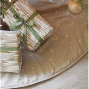 Holiday Tree Skirt (Gold)